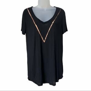 KIT & ACE Women's Black Short Sleeve V-Neck Gold V Graphic Print T-Shirt